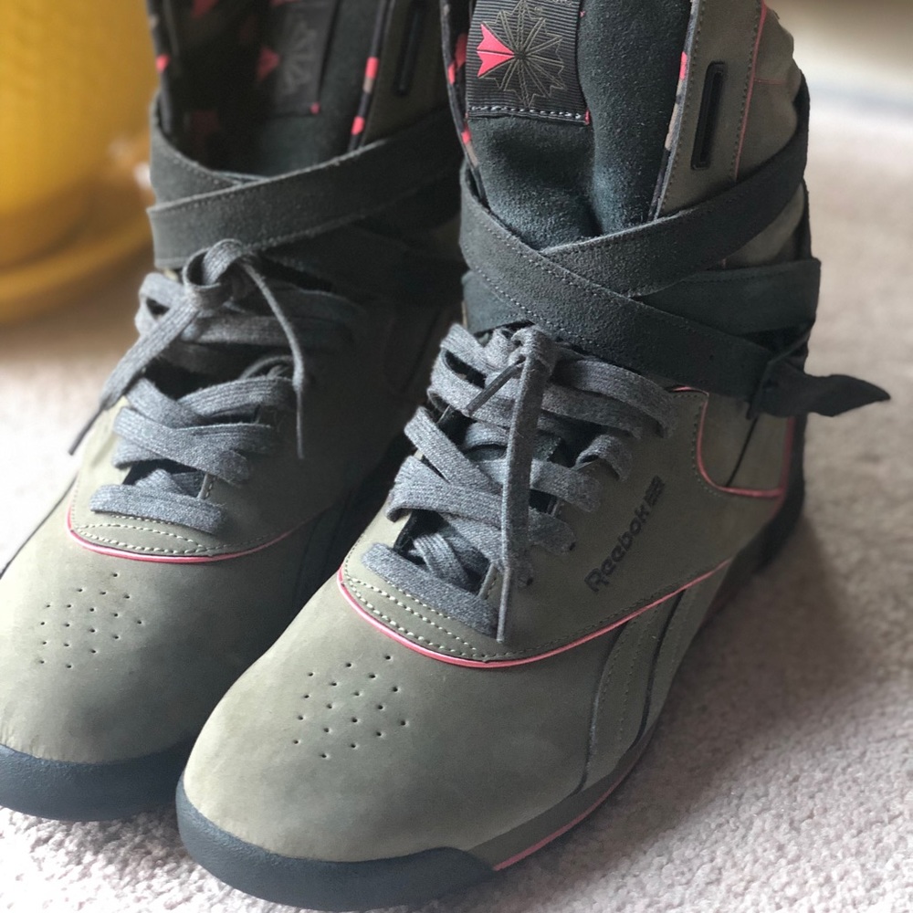 Alicia Keys Dubble Bubble Reebok’s